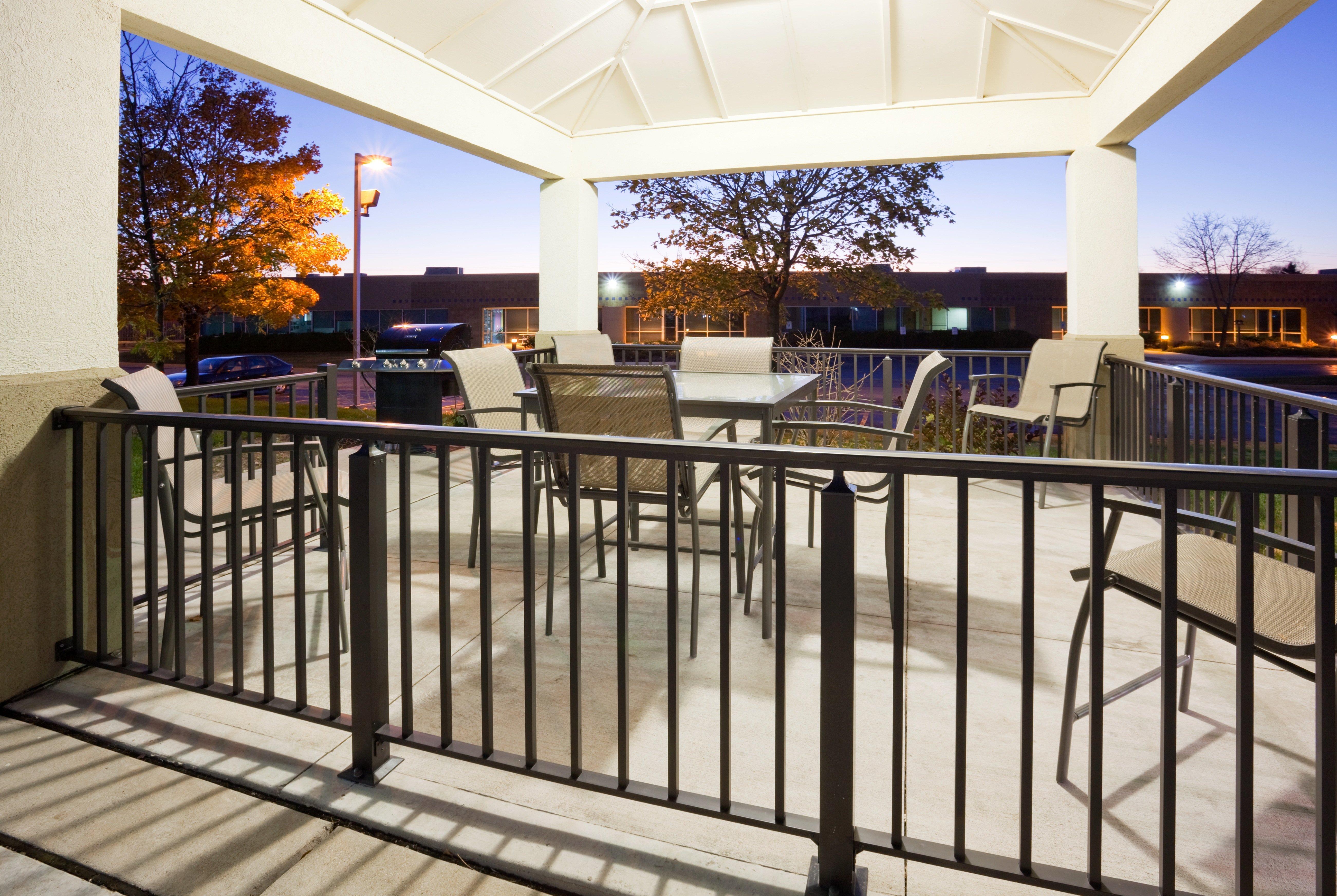 Candlewood Suites Milwaukee Brown Deer, An Ihg Hotel Kültér fotó
