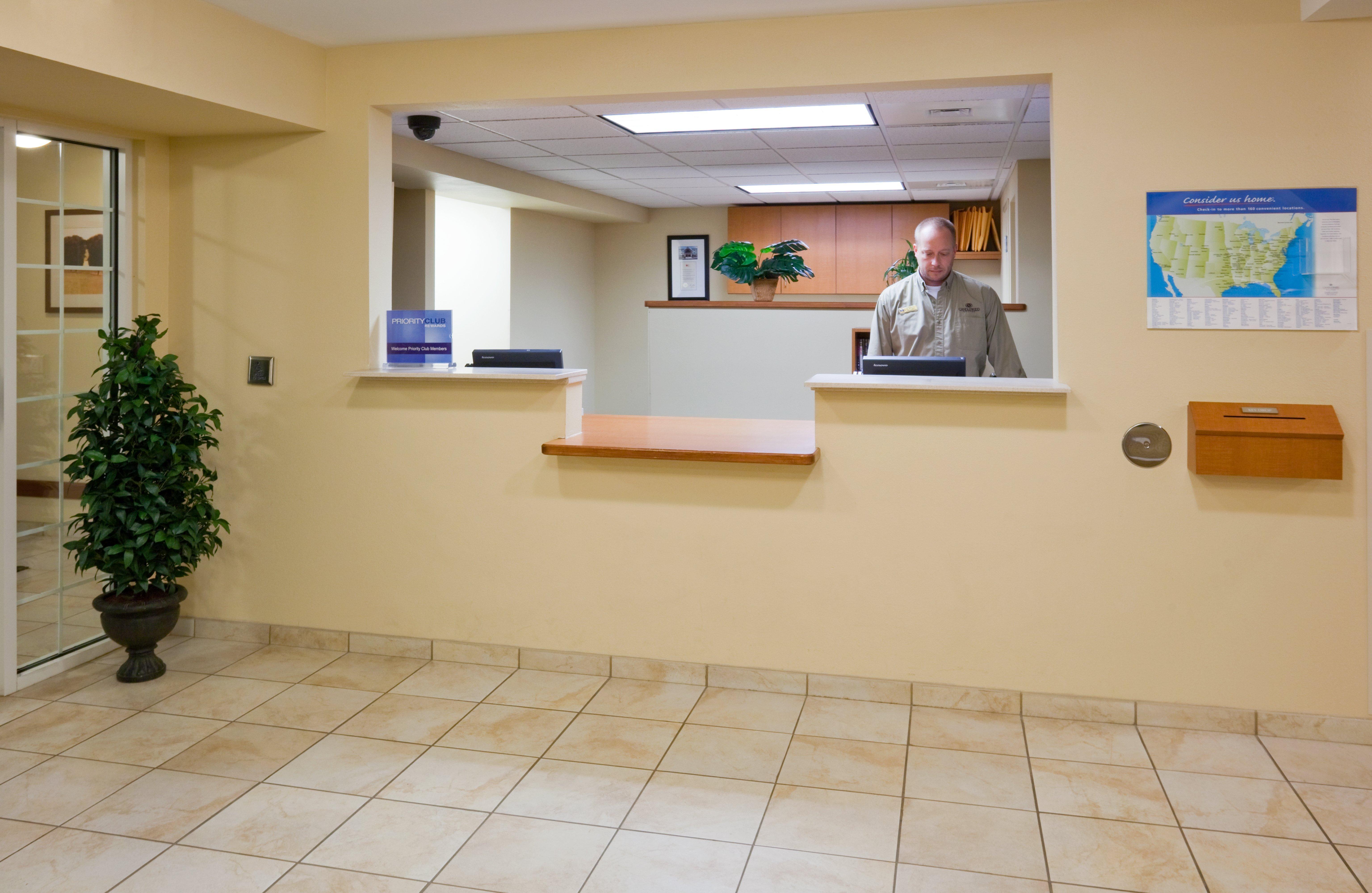 Candlewood Suites Milwaukee Brown Deer, An Ihg Hotel Beltér fotó